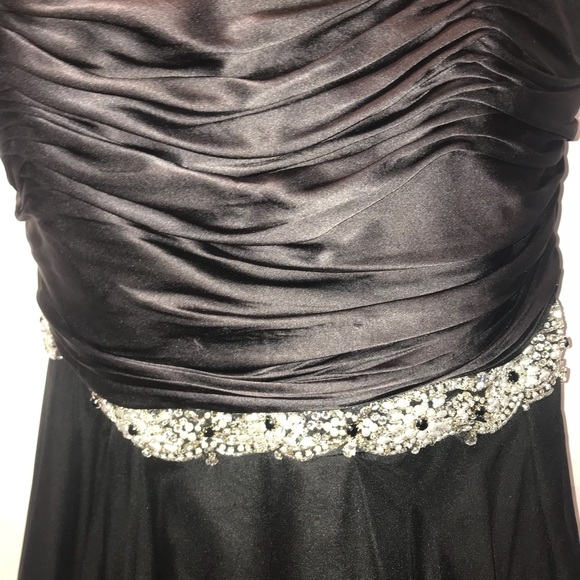 SHERRI HILL BLACK GOWN WITH BEDAZZLED STRAP - Picture 5 of 8